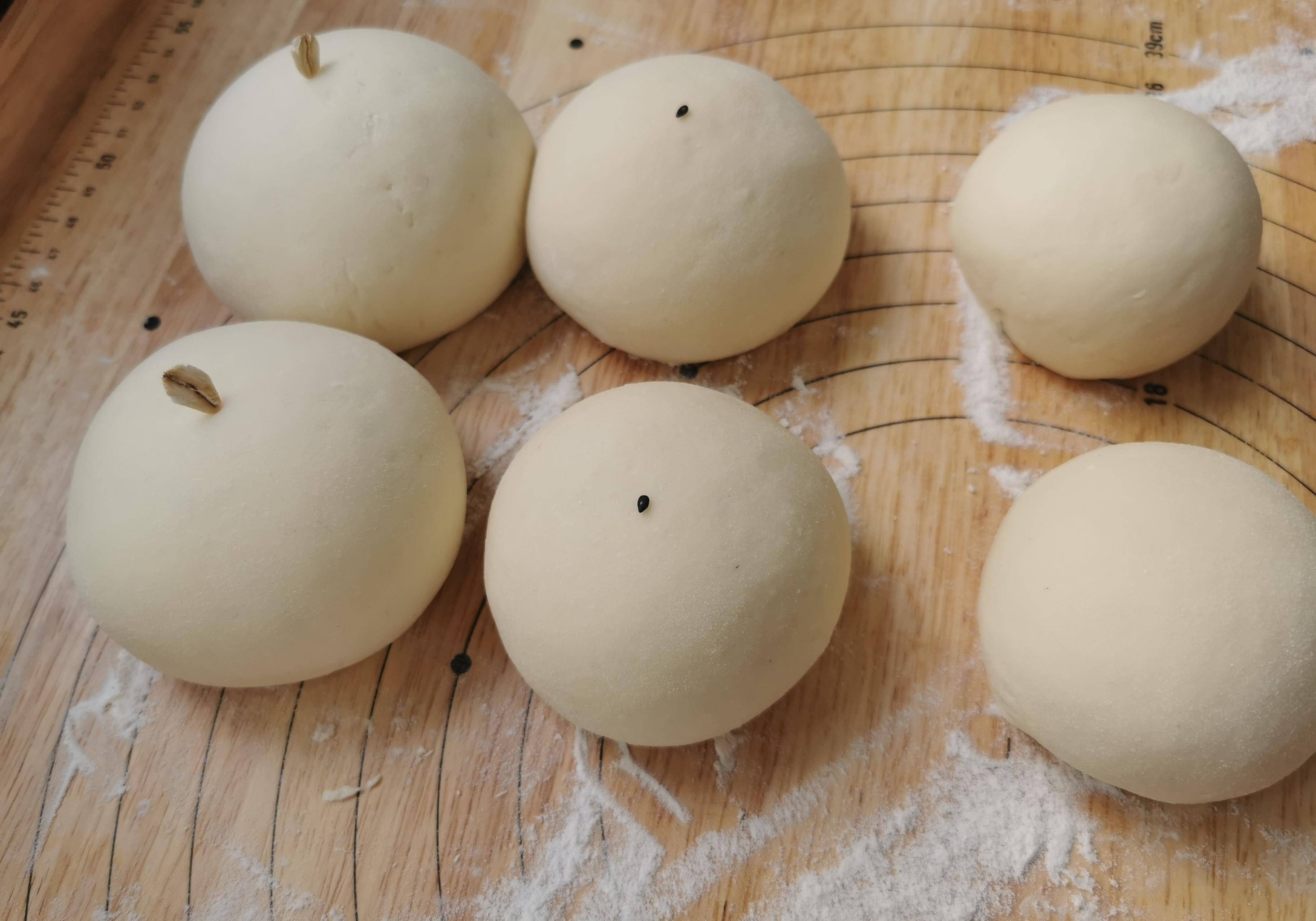 冬天发面慢,馒头蒸不好?一下教你三种方法,馒头暄软有妙招_面团