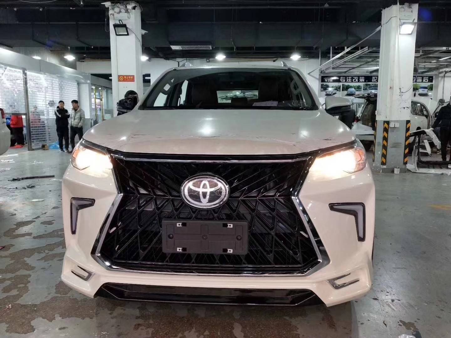 新款丰田穿越者2700越野 性价比高性能卓越