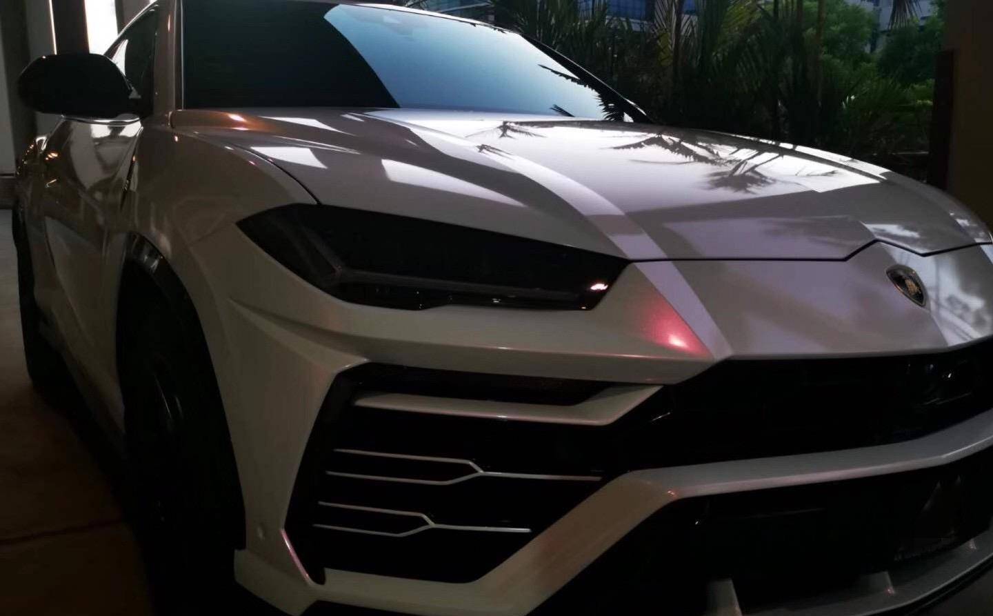 兰博基尼urus汽车改色钻石白粉唯美粉嫩让你怦然心动