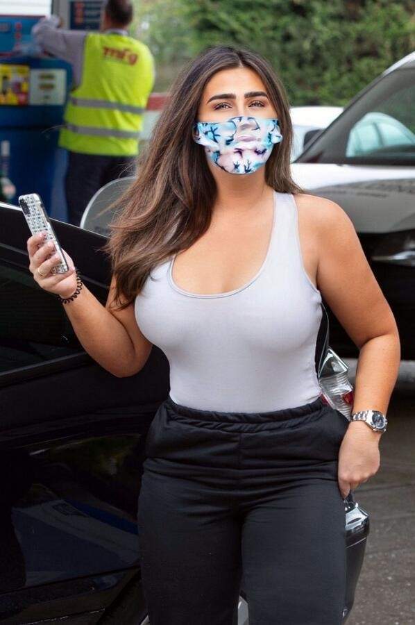 她的身材很有吸引力.劳伦·古杰(lauren goodger)的身材真是不错.