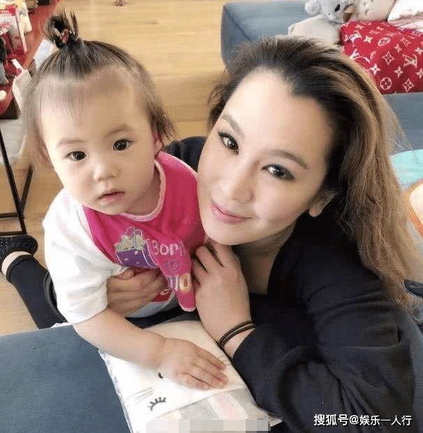 原创参观陈冠希香港的家如今生活过得很低调房子位于偏远的半山腰