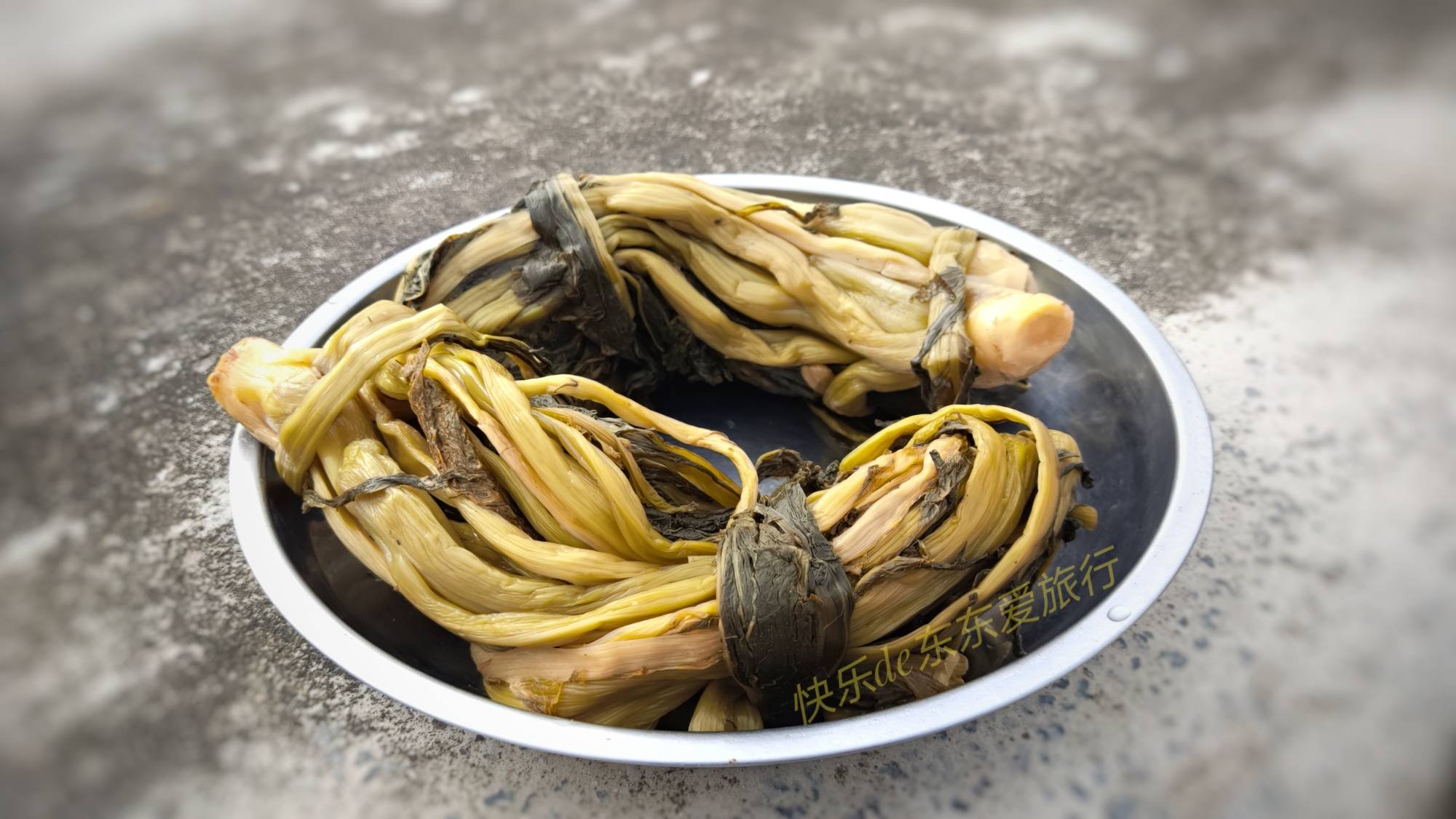 石扇咸菜为何特别香特别受欢迎三进石扇镇调查咸菜制作中的秘密