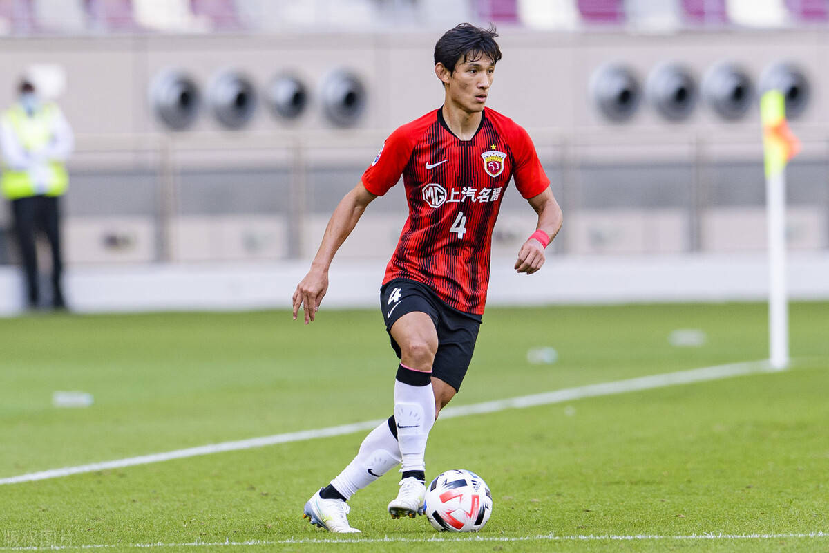 原创王燊超亚冠上演世界级停球,小罗见了也得自叹不如,谁还敢嘲笑他