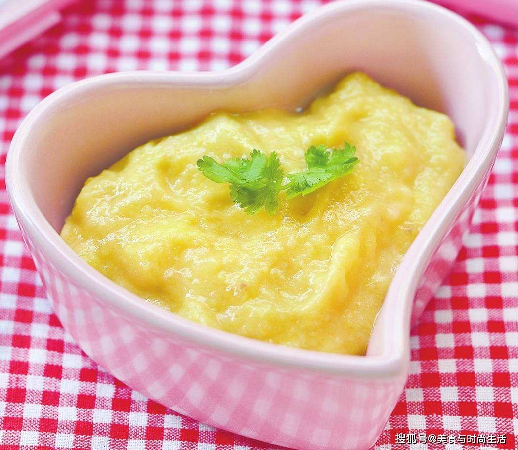 用香蕉和红薯做的米糊香香甜甜嫩滑营养宝宝早餐的好选择