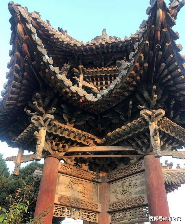 建成近200年的北舞渡彩牌楼,号称牌楼建筑之冠,可惜美玉有瑕疵_木雕