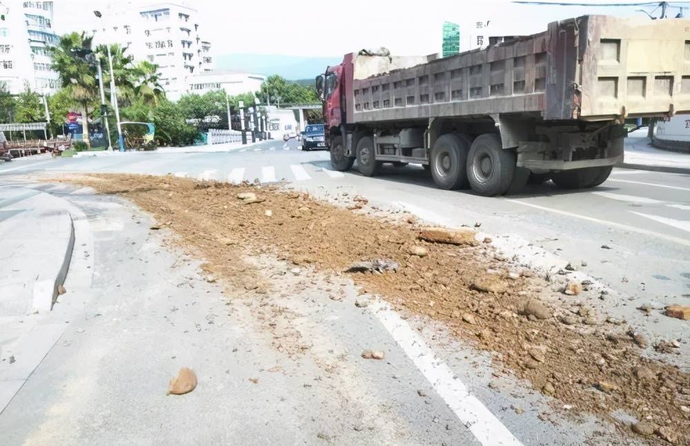 道路遗撒图片