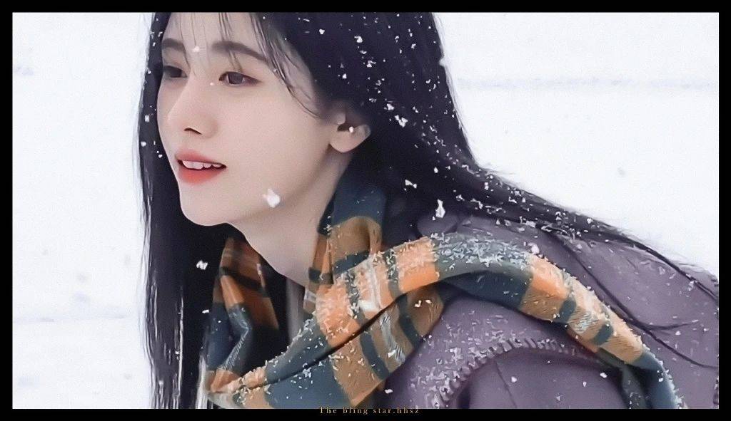 鞠婧祎壁纸:古有秦王护芸汐,今有蜜橘护婧祎