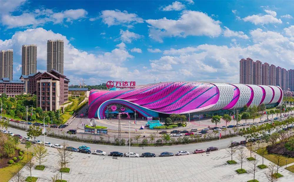 龙光玖悦府选址江畔盛境之上,拥揽醉美江景,是南宁为数不多的两面瞰江
