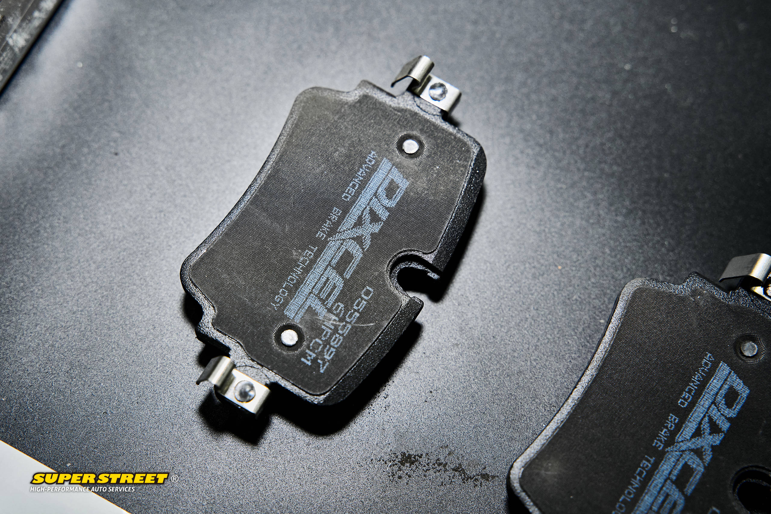 捷豹f-type更换dixcel高性能刹车片 兼顾日常行驶和赛道玩耍