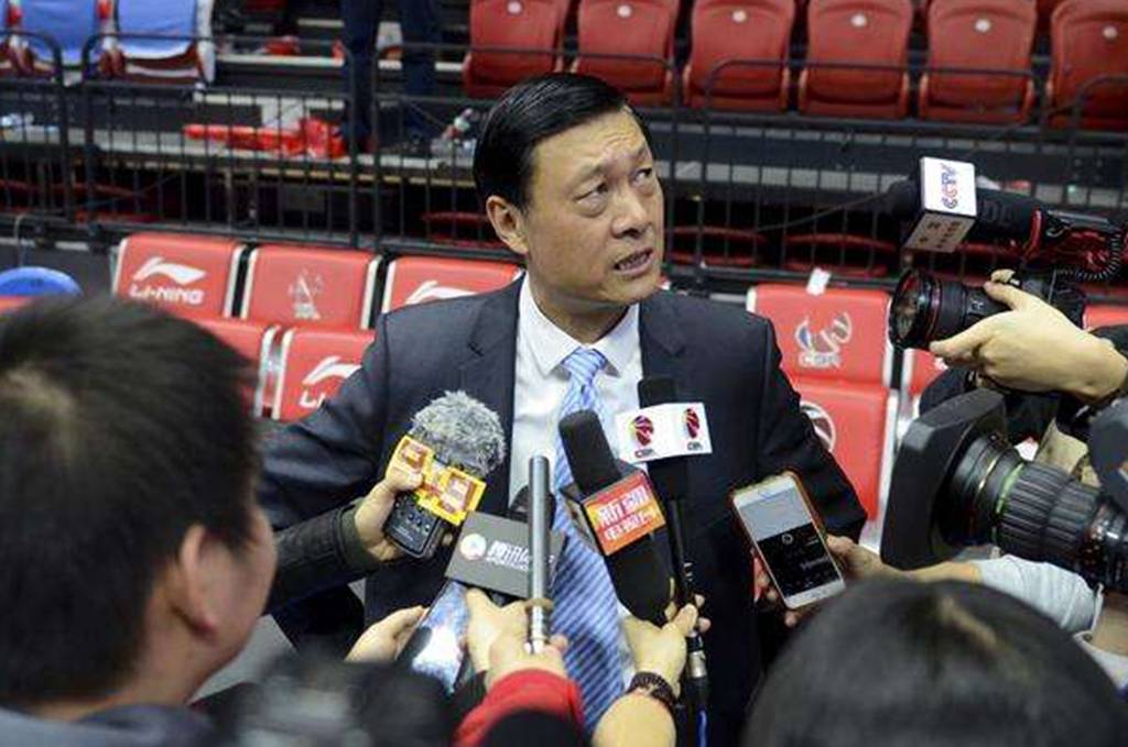 在上赛季的休赛期,上海男篮斥重金引进了李根,鞠明欣和张春军等实力