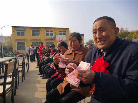 改革硕果映"红花"——西华县红花集镇护挡城村第一次集体资产分红大会