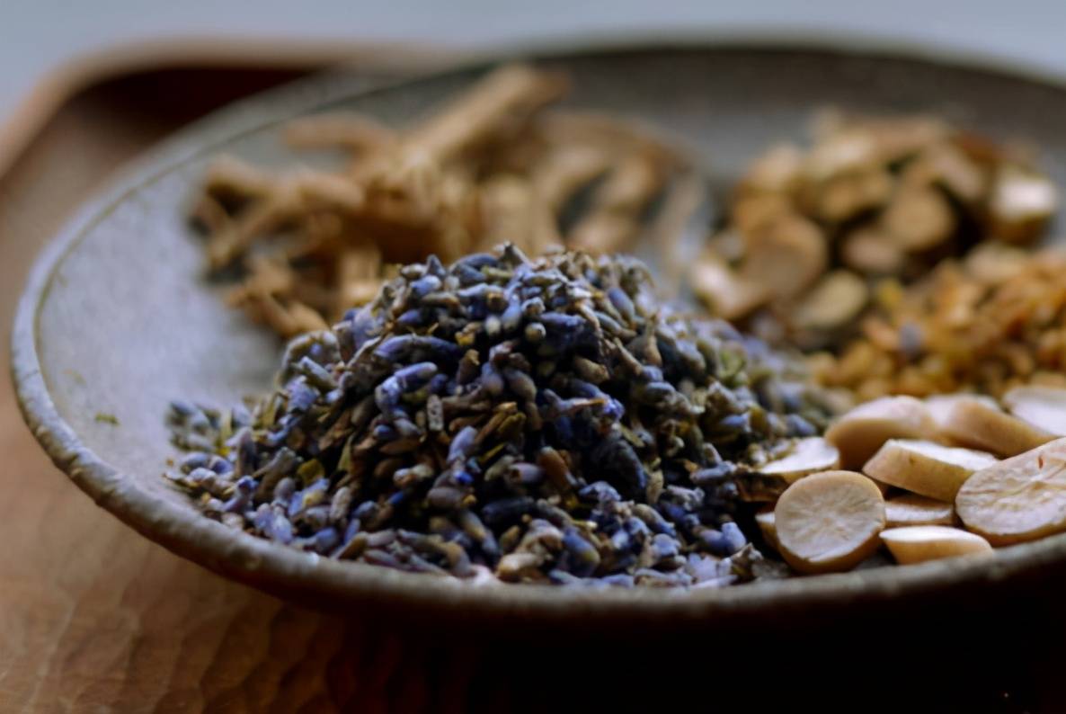 「关于香」一些安神助眠的香料配方