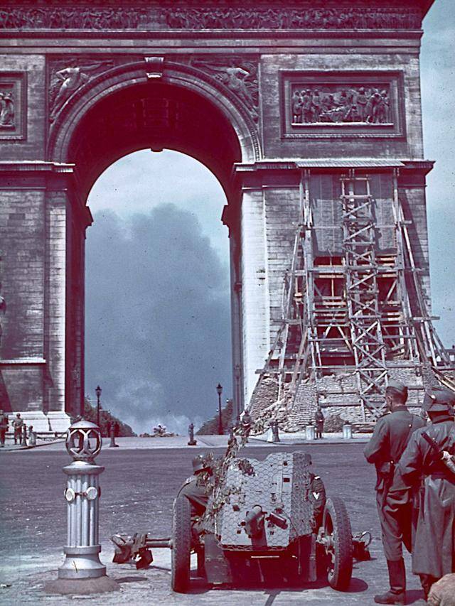 二战老照片:1940年,德军入侵法国巴黎