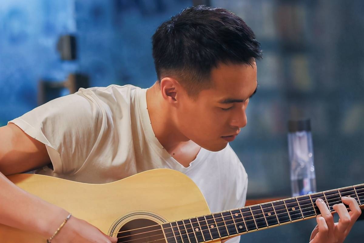 杨佑宁官宣结婚妻子是圈外人他和妻子是怎样相识相爱的