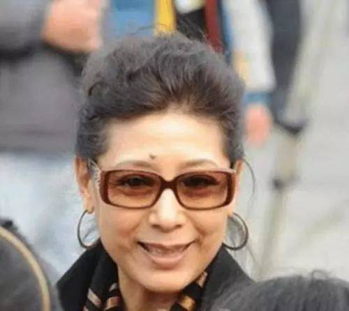 她是国家一级演员,二婚嫁高官被宠21年,如今66岁衰老到认不出_牧村