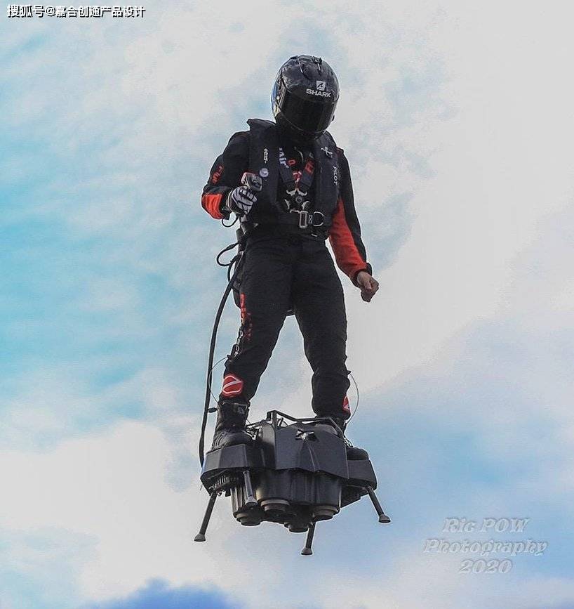 嘉合优品说设计:zapata的flyboard air是安全,操作灵活的个人航空系统