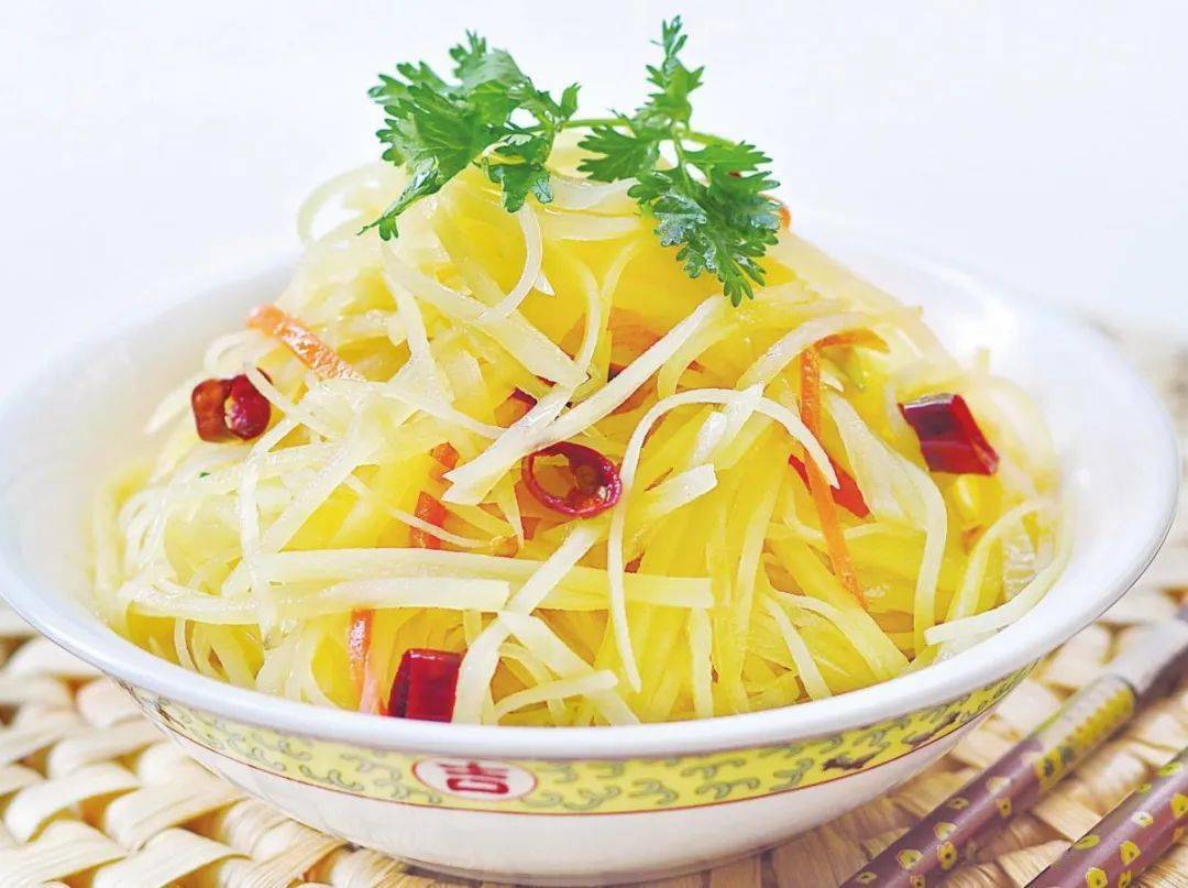 这样做土豆丝,比炒着吃更下饭,酸辣爽脆,开胃增食欲,快来试试
