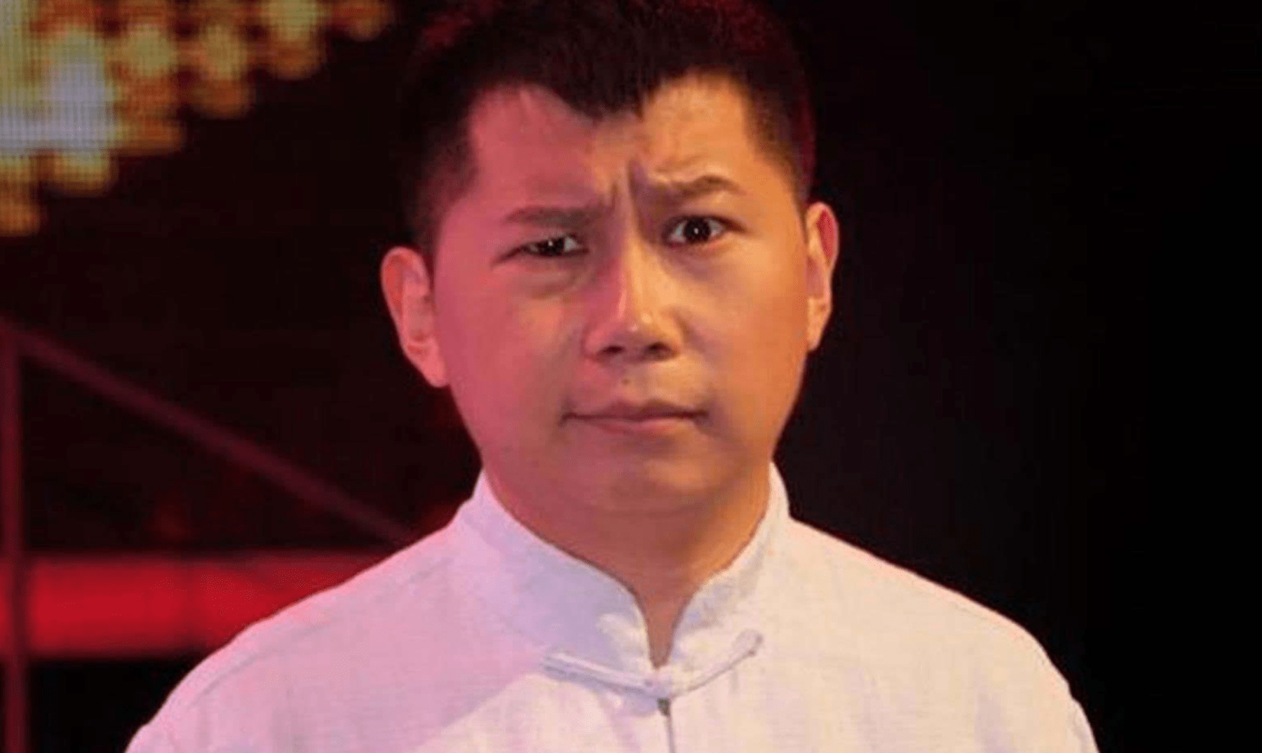 何云伟和李菁搭档得非常有默契,还登上了春晚的舞台表演,两个人就这样