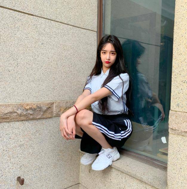 女装大佬艾比整容出现后遗症,身材逐渐男性化,跳舞像"壮汉"_手机搜狐