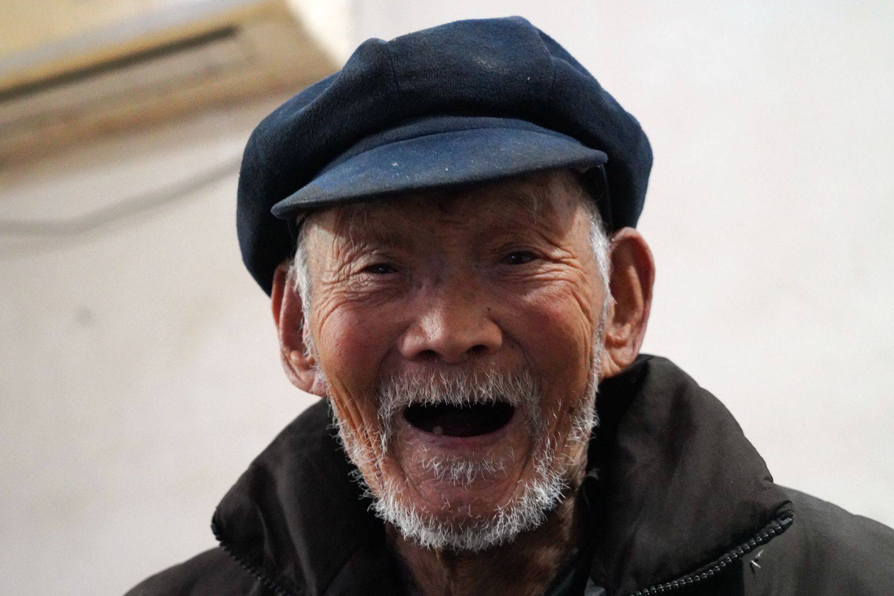 山西农村老爷爷101岁,抽烟喝酒80多年,看活得咋样