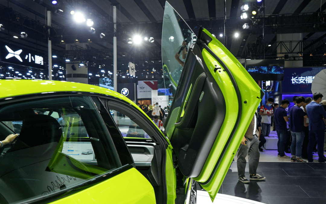 最吸引眼球国产车?小鹏推出剪刀门鹏翼版p7