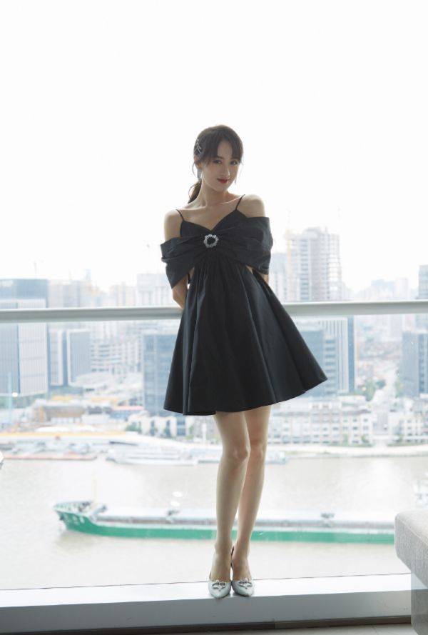 原创爱情公寓的最美龙套看袁冰妍穿上格纹短裙这身材谁不羡慕