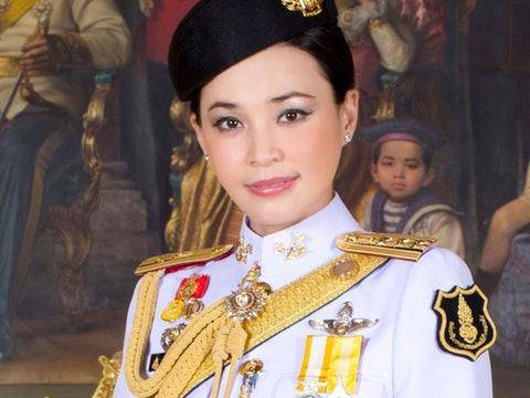 诗妮娜王妃数千张私密照外流疑泰国王室权力斗争