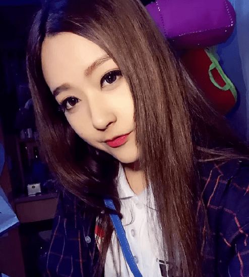 rita晒数年前旧照,原来所谓的"电竞女神",曾经也是非主流