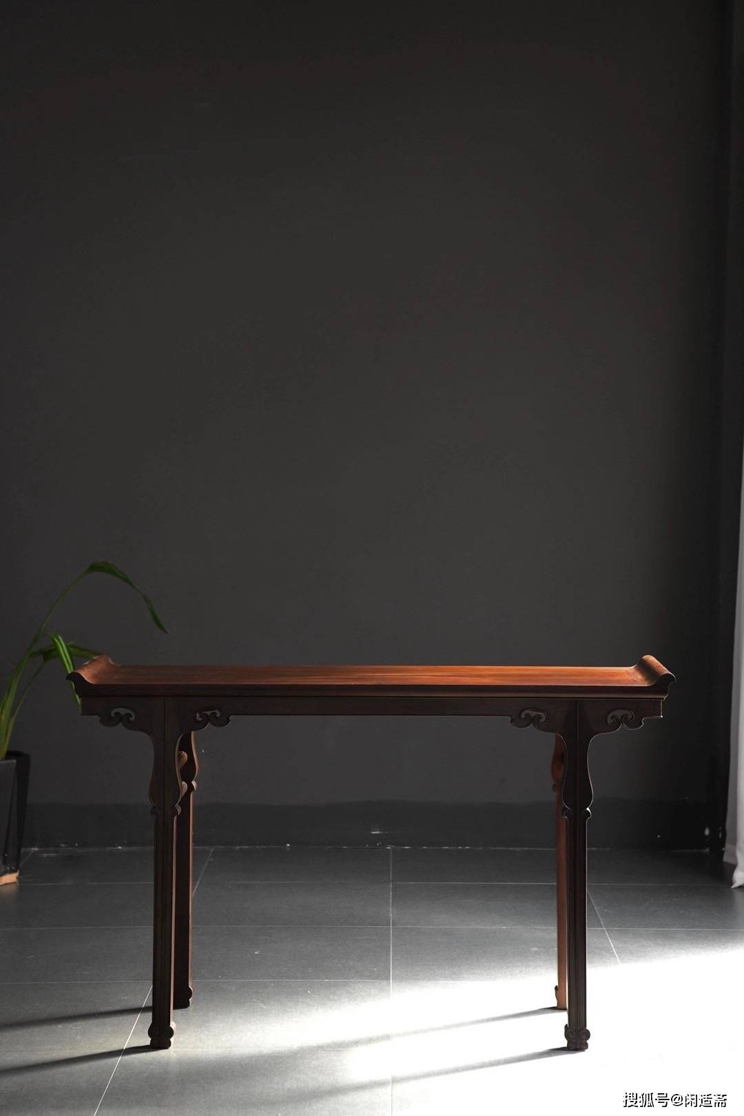 明式家具经典器,大红酸枝,插肩榫独板小翘头案