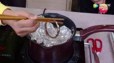 為什么別人的銀飾越戴越亮，而你的卻越戴越黑？原因竟是....