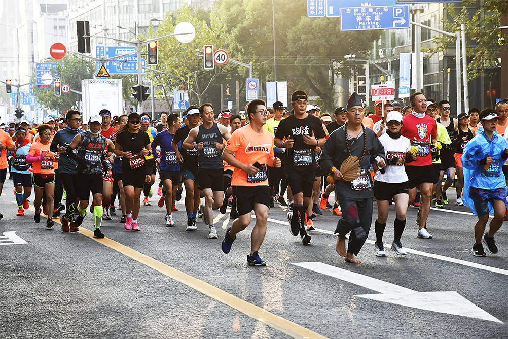 聚焦"上马"2020上海国际马拉松赛 于11月29日7点在外滩金牛广场启跑