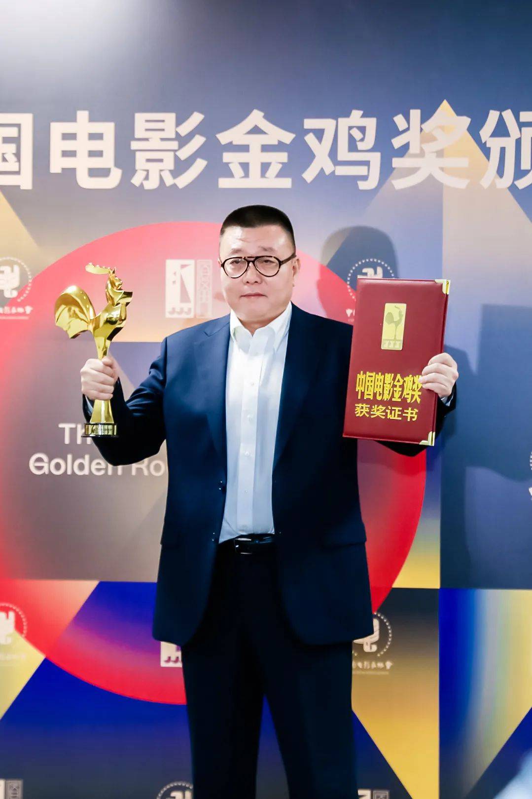 华扬联众子公司旗帜传媒出品电影白云之下斩获金鸡奖最佳导演奖