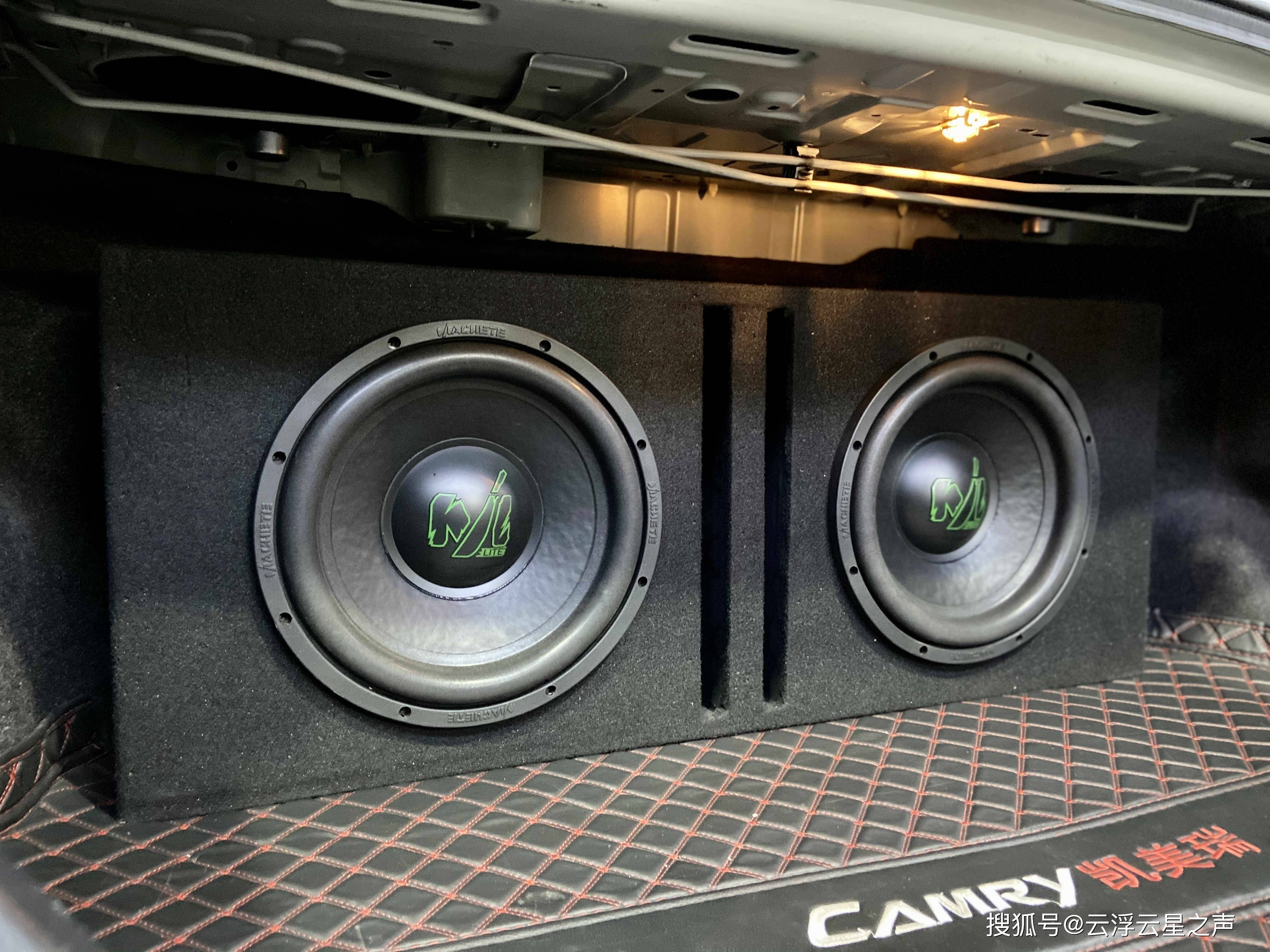 丰田凯美瑞升级低音双炮系统,双功放系统 炸到上天-云浮云星汽车音响