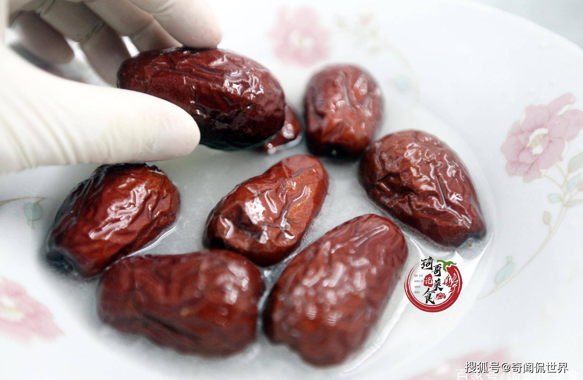 清水洗红枣,比不洗还脏!水里加一把,虫卵脏物"自动"跑出来