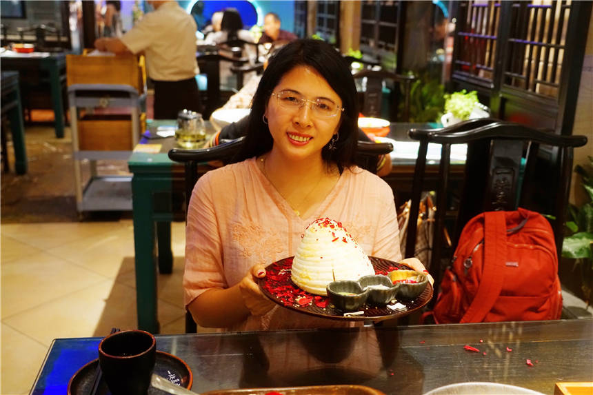 三亚有个网红餐厅游客来到三亚不去吃海鲜都跑来这里吃豆腐