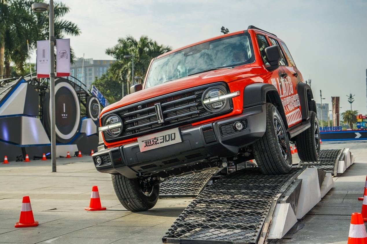 兼顾智能与豪华的越野车 试驾wey坦克300