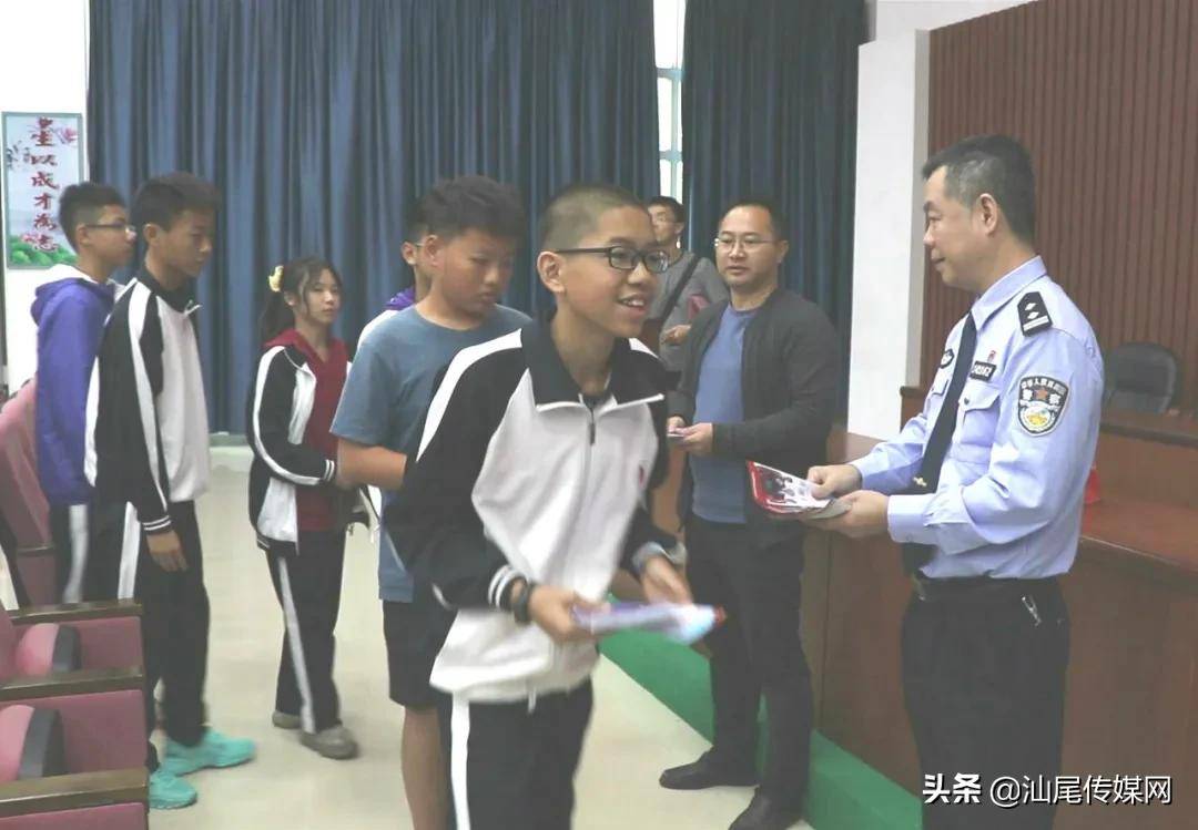 冯建青到彭湃中学讲授青少年毒品预防教育讲座