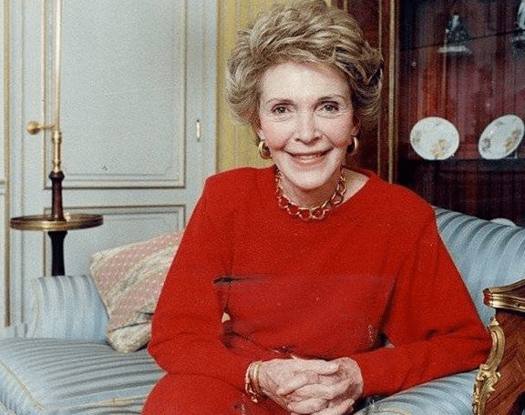 原创从好莱坞的三线演员到美国总统夫人南希仅仅是凭借自己貌美吗