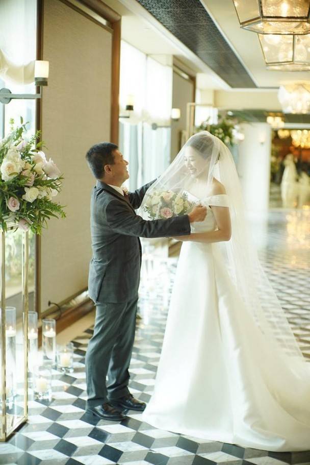 袁伟豪旧爱岑杏贤低调嫁圈外男友 婚礼现场照曝光