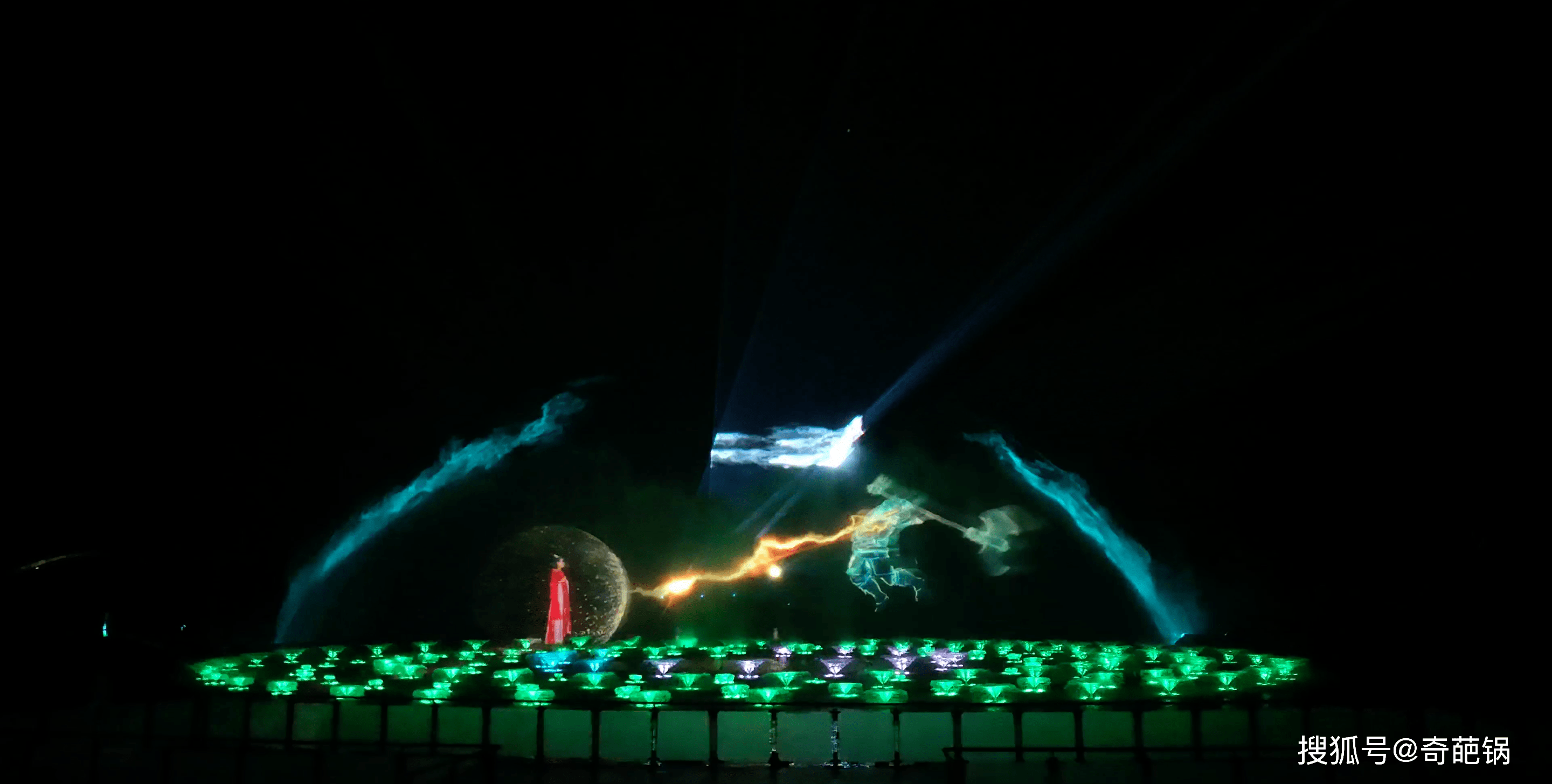 四川达州莲花湖圣莲华彩5d全息水舞光影秀