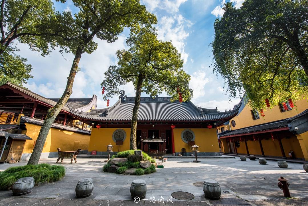 杭州第一网红寺庙,位于灵隐寺附近,和附近庙宇合称三天竺_法喜寺