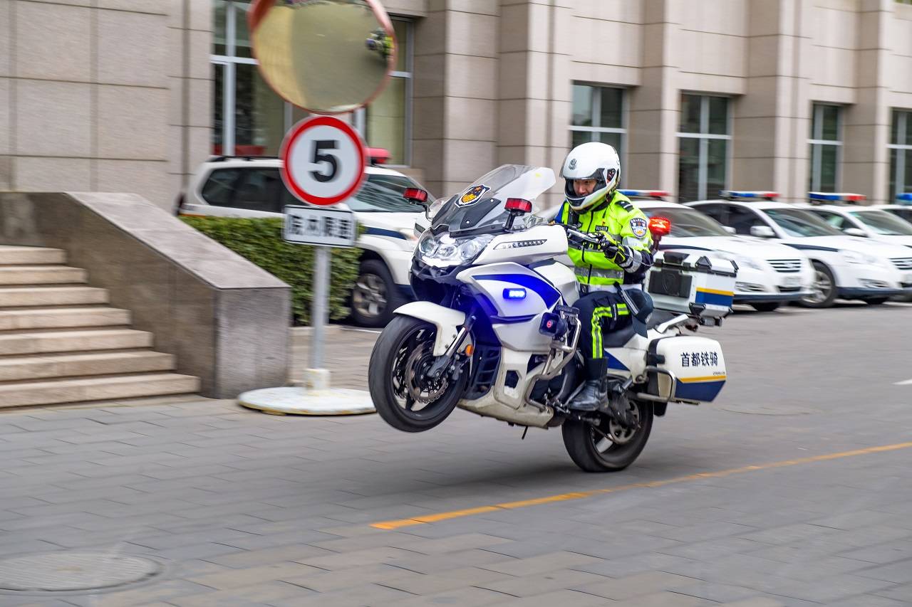 北京交警铁骑图片