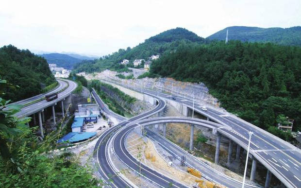 当然垫武高速公路建设对于沿线旅游业的推动也是巨大,沿线旅游资源