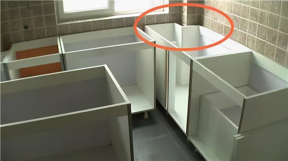 厨房不管是u型还是l型,摆上橱柜之后总有一个死角.