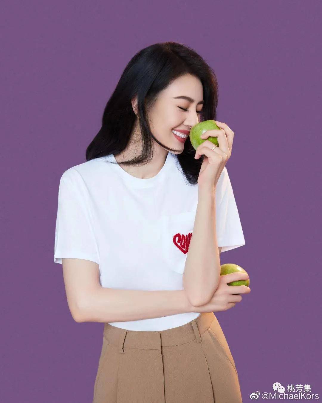 并且品牌选择代言人 相比美貌 更钟意的是气质 高圆圆轻熟的气质和mk