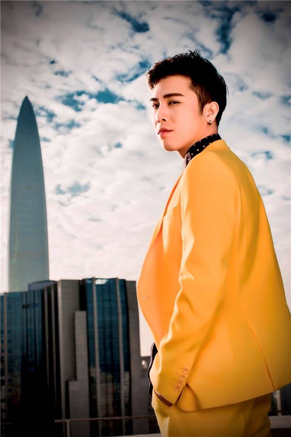 李越昕蕾与梁国荣,宇艾辰演唱歌曲《抱抱》全网隆重震撼上线