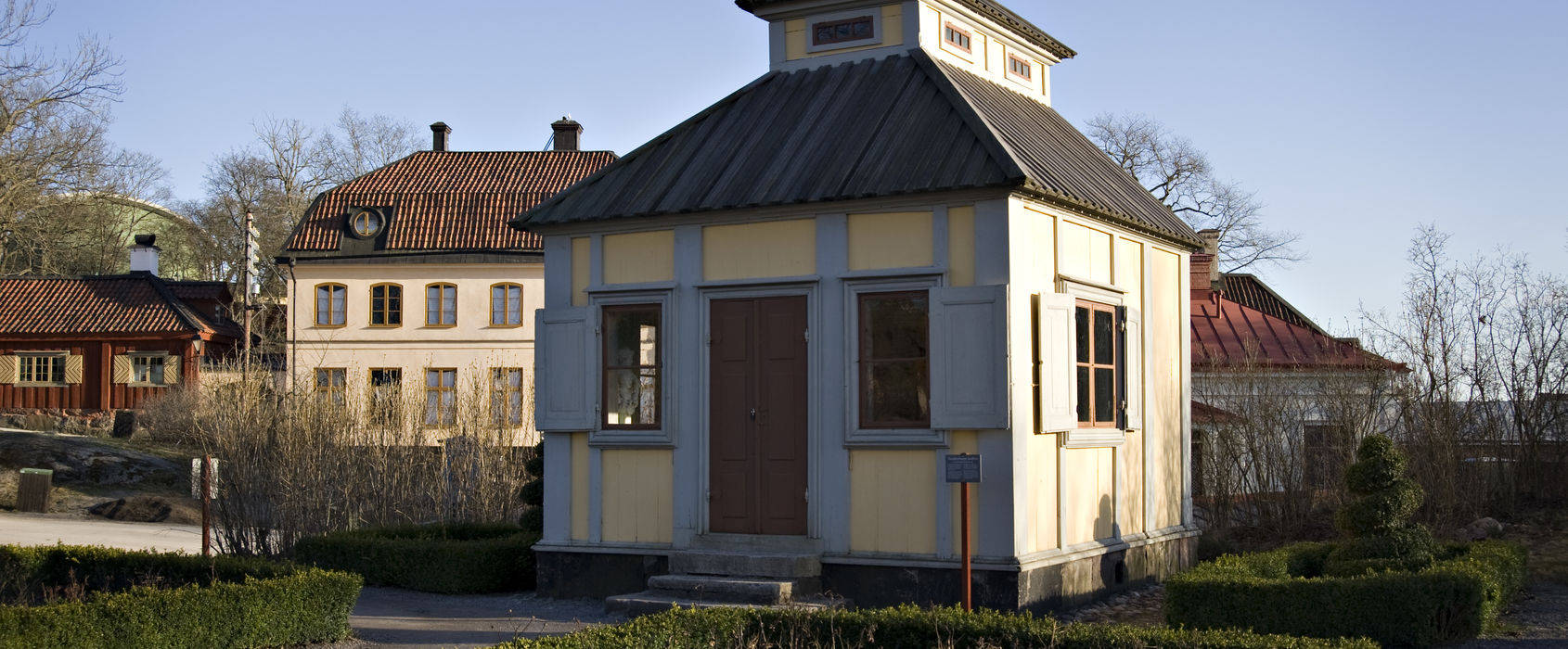 自从史威登堡可以通行灵界的神秘能力传开后,在瑞典引起了巨大的反响.