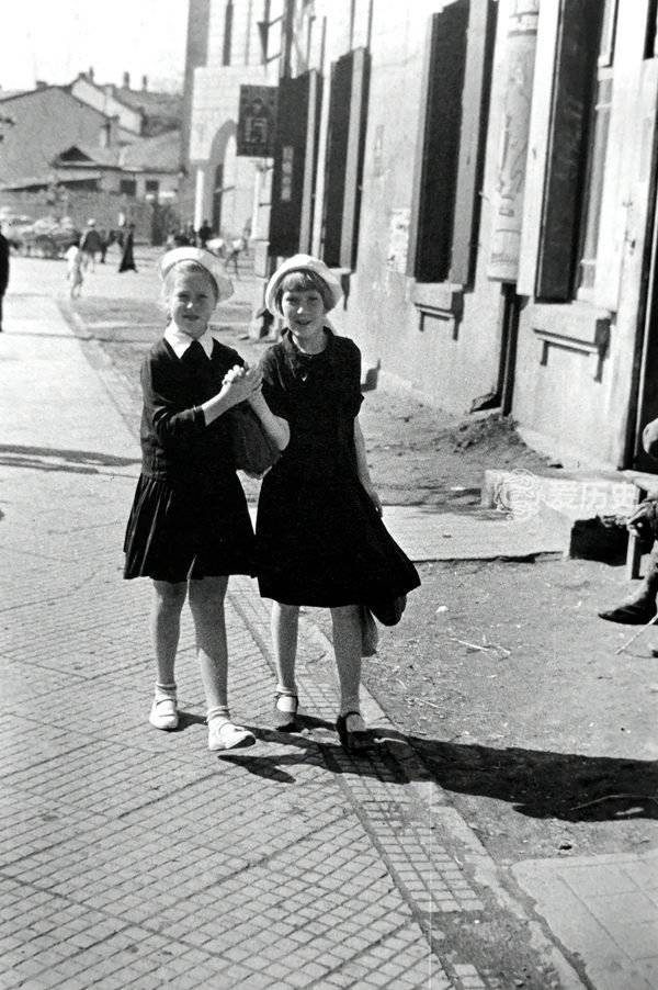 这其中除了工人和农民外,还有着大批的白俄贵族