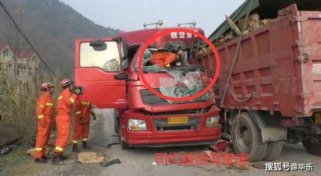 安徽发生一起严重事故,2辆货车相撞,现场情况让人揪心不已_手机搜狐网