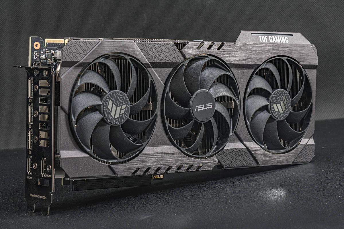 tuf gaming rtx 3090是一款超公版显卡, 在散热和供电上都是选择三